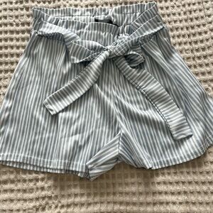Pretty Little Thing Striped shorts